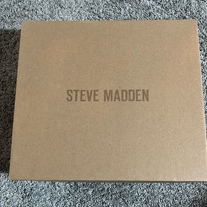 Selling these Steve Madden boots they don’t fit me anymore they are a sise 8